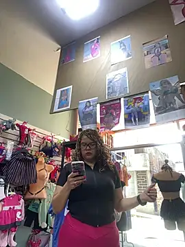 Snapshot of ROSALIALUCY chatting on 04.01.26 ROSALIALUCY online show from 04.01.26