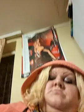 Snapshot of ducicsajsziii chatting on 03.14.25 ducicsajsziii online show from 03.14.25