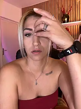 Snapshot of sofiah_ chatting on 12.01.25 sofiah online show from 12.01.25