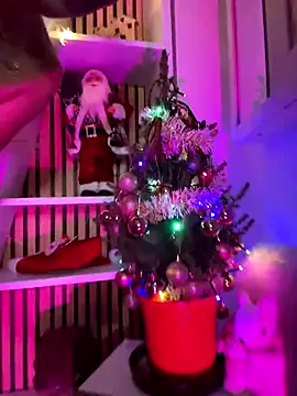 Snapshot of sofiah_ chatting on 12.20.25 sofiah online show from 12.20.25