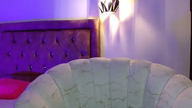 Snapshot of valentina_white1 chatting on 07.25.26 valentina white1 online show from 07.25.26