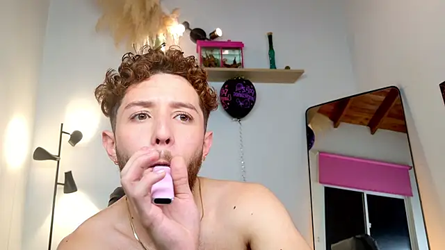 Snapshot of Juan_Castano chatting on 02.26.26 Juan Castano online show from 02.26.26