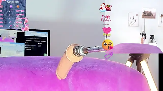 Snapshot of jasllyferrer chatting on 12.19.24 jasllyferrer online show from 12.19.24
