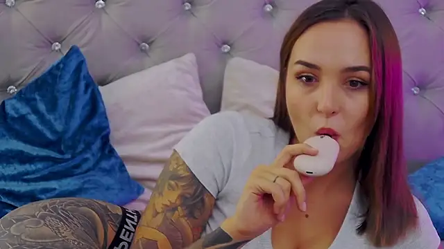 MeIisaLove online show from 09.11.25