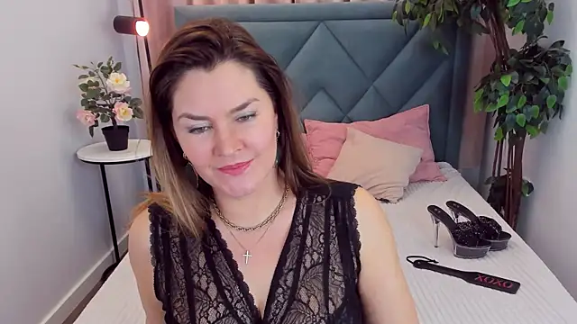 Adele Russo online show from 02.05.25