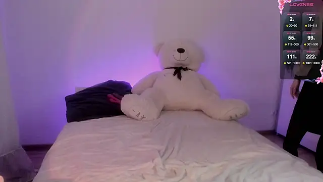 Snapshot of 666kisses chatting on 12.19.24 666kisses online show from 12.19.24