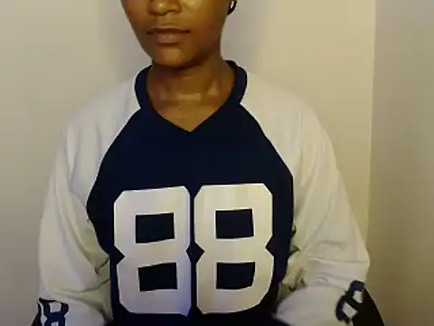 Snapshot of savage_laura chatting on 02.18.25 savage laura online show from 02.18.25