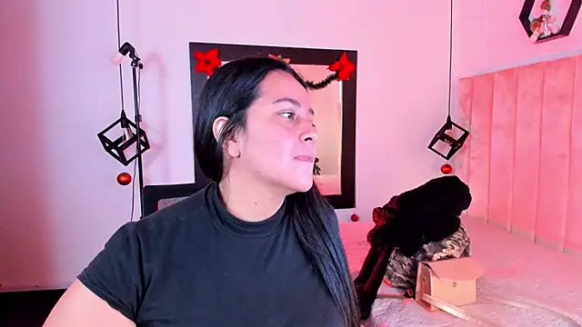 Snapshot of lucia_vonne_ chatting on 01.07.26 lucia vonne online show from 01.07.26