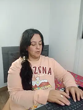 Snapshot of lucia_vonne_ chatting on 06.11.26 lucia vonne online show from 06.11.26