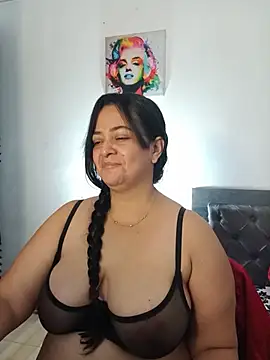 Snapshot of lucia_vonne_ chatting on 06.28.26 lucia vonne online show from 06.28.26
