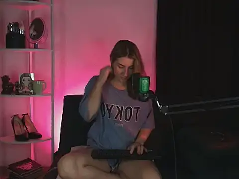 Snapshot of Dakotaa_ chatting on 03.18.25 Dakotaa  online show from 03.18.25