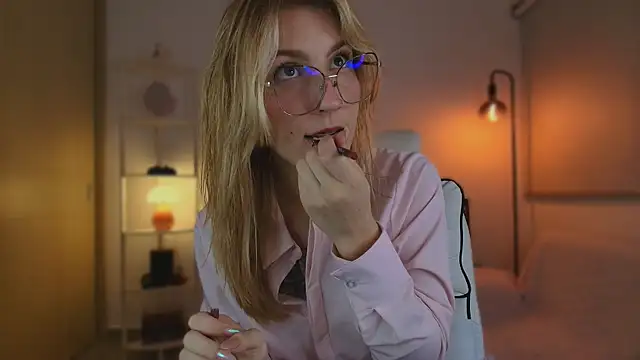 Snapshot of Dakotaa_ chatting on 10.20.25 Dakotaa  online show from 10.20.25