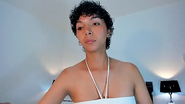 xhenisa  online show from 02.28.25