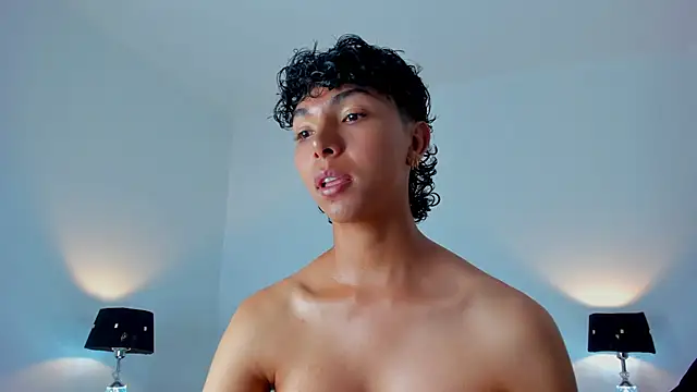 xhenisa  online show from 11.10.25