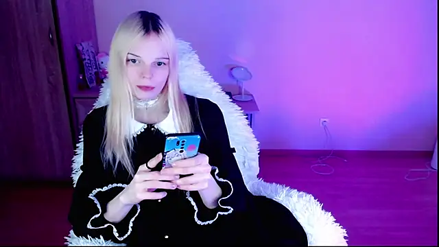 Emily Nyaffee online show from 01.28.25