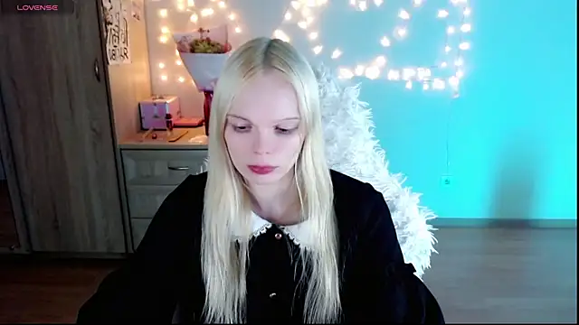 Emily Nyaffee online show from 03.03.25