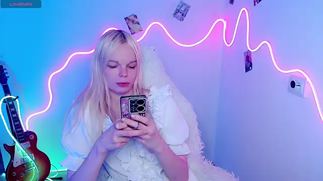 Emily Nyaffee online show from 11.03.25