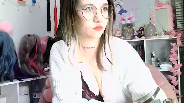 Snapshot of sullye chatting on 03.03.25 sullye online show from 03.03.25