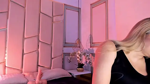 Snapshot of angel_vibes_ chatting on 04.01.26 angel vibes online show from 04.01.26