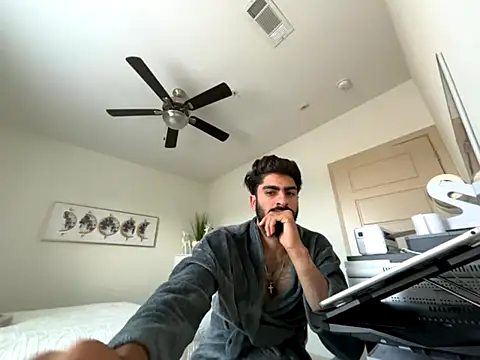 Snapshot of Carlos-195- chatting on 10.01.25 Carlos-195- online show from 10.01.25