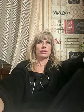 Snapshot of AlinaGrosu chatting on 03.04.26 AlinaGrosu online show from 03.04.26