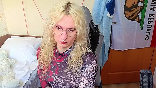 Snapshot of Lori_Myaf chatting on 04.24.26 Lori Myaf online show from 04.24.26