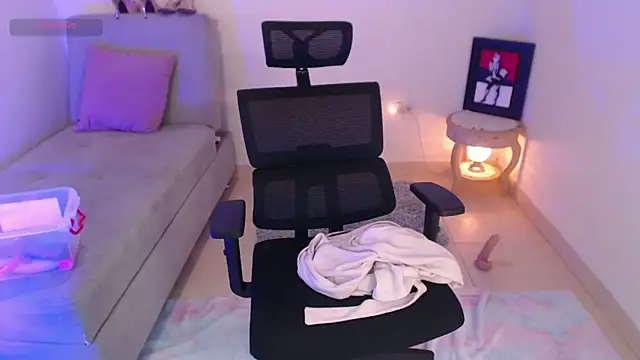 lilian prada online show from 02.22.25