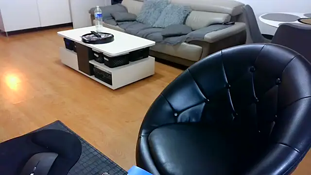 sarametisse26 online show from 12.17.25