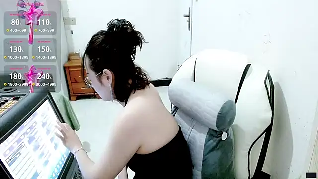 -orange  online show from 03.18.25