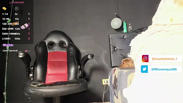 Snapshot of FuckHardlove chatting on 06.11.26 FuckHardlove online show from 06.11.26