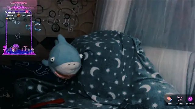 Snapshot of tia_meow chatting on 10.17.25 tia meow online show from 10.17.25