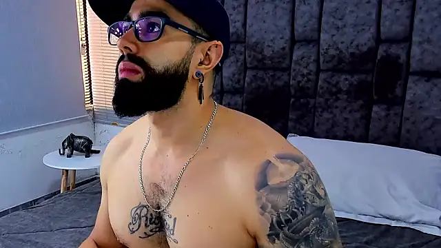 Snapshot of Zack_Froone chatting on 12.04.24 Zack Froone online show from 12.04.24