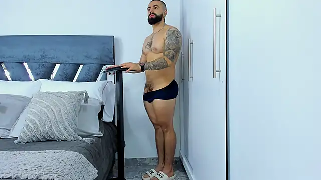 Snapshot of Zack_Froone chatting on 10.20.25 Zack Froone online show from 10.20.25