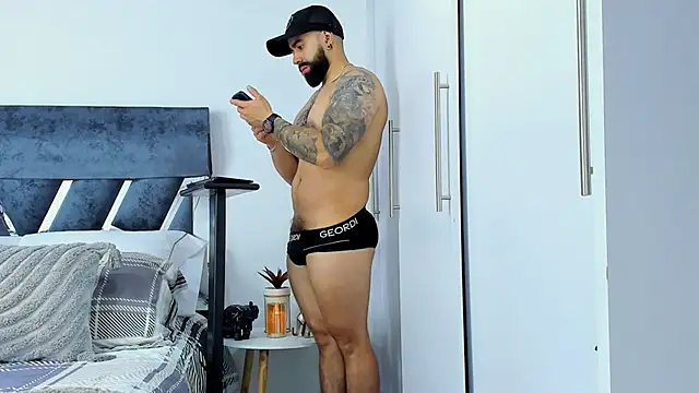 Snapshot of Zack_Froone chatting on 11.05.25 Zack Froone online show from 11.05.25