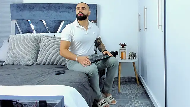 Snapshot of Zack_Froone chatting on 12.01.25 Zack Froone online show from 12.01.25