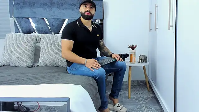 Snapshot of Zack_Froone chatting on 12.03.25 Zack Froone online show from 12.03.25