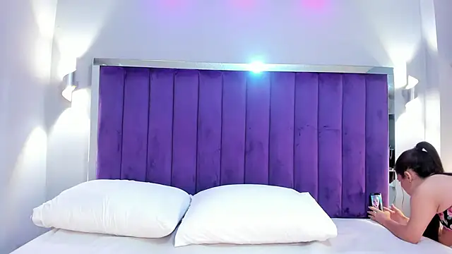 SaraRiley online show from 10.25.25