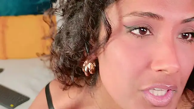 ShanialaFrancaise online show from 04.08.26