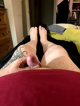 Snapshot of chatting on 10.28.25 online show from 10.28.25