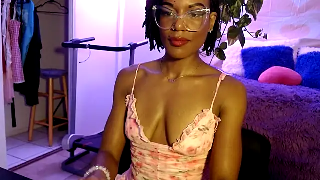 Snapshot of CocoSage chatting on 11.14.25 CocoSage online show from 11.14.25