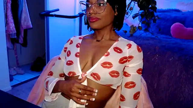 Snapshot of CocoSage chatting on 02.24.26 CocoSage online show from 02.24.26