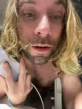 4kUsh2Fashion0 online show from 01.20.25