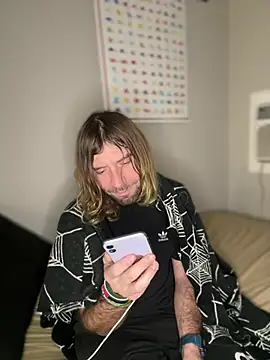 4kUsh2Fashion0 online show from 01.21.25