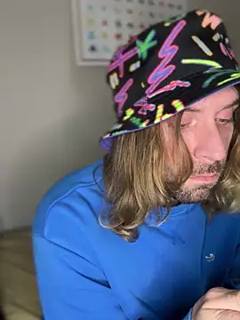 4kUsh2Fashion0 online show from 01.22.25