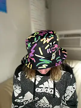 4kUsh2Fashion0 online show from 02.02.25