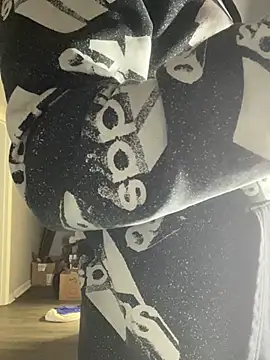 4kUsh2Fashion0 online show from 03.06.25