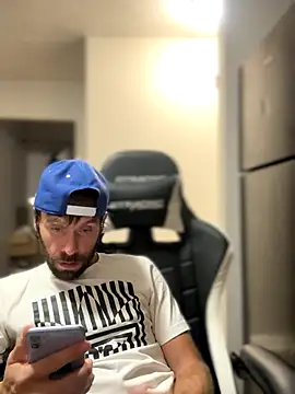 4kUsh2Fashion0 online show from 10.10.25