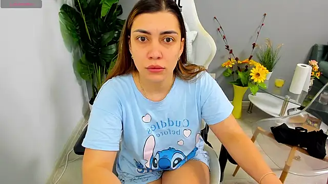 Snapshot of EveEvian chatting on 04.27.26 EveEvian online show from 04.27.26
