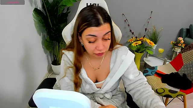 Snapshot of EveEvian chatting on 04.30.26 EveEvian online show from 04.30.26