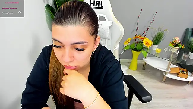 Snapshot of EveEvian chatting on 05.14.26 EveEvian online show from 05.14.26